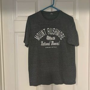 Mount Rushmore gray t-shirt.